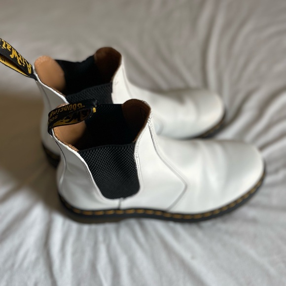 Dr. Martens women's size 9 white boots - Picture 7 of 11